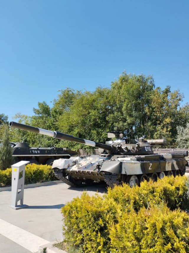 Сквер военной техники