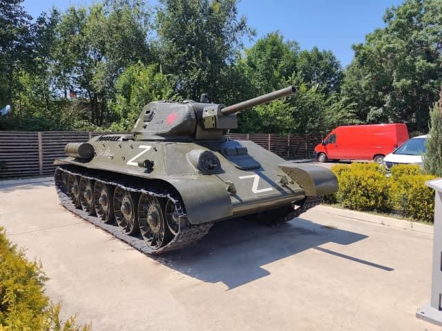 Сквер военной техники