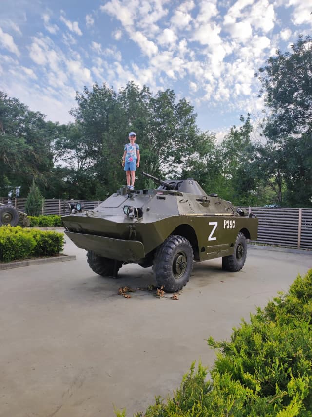 Сквер военной техники
