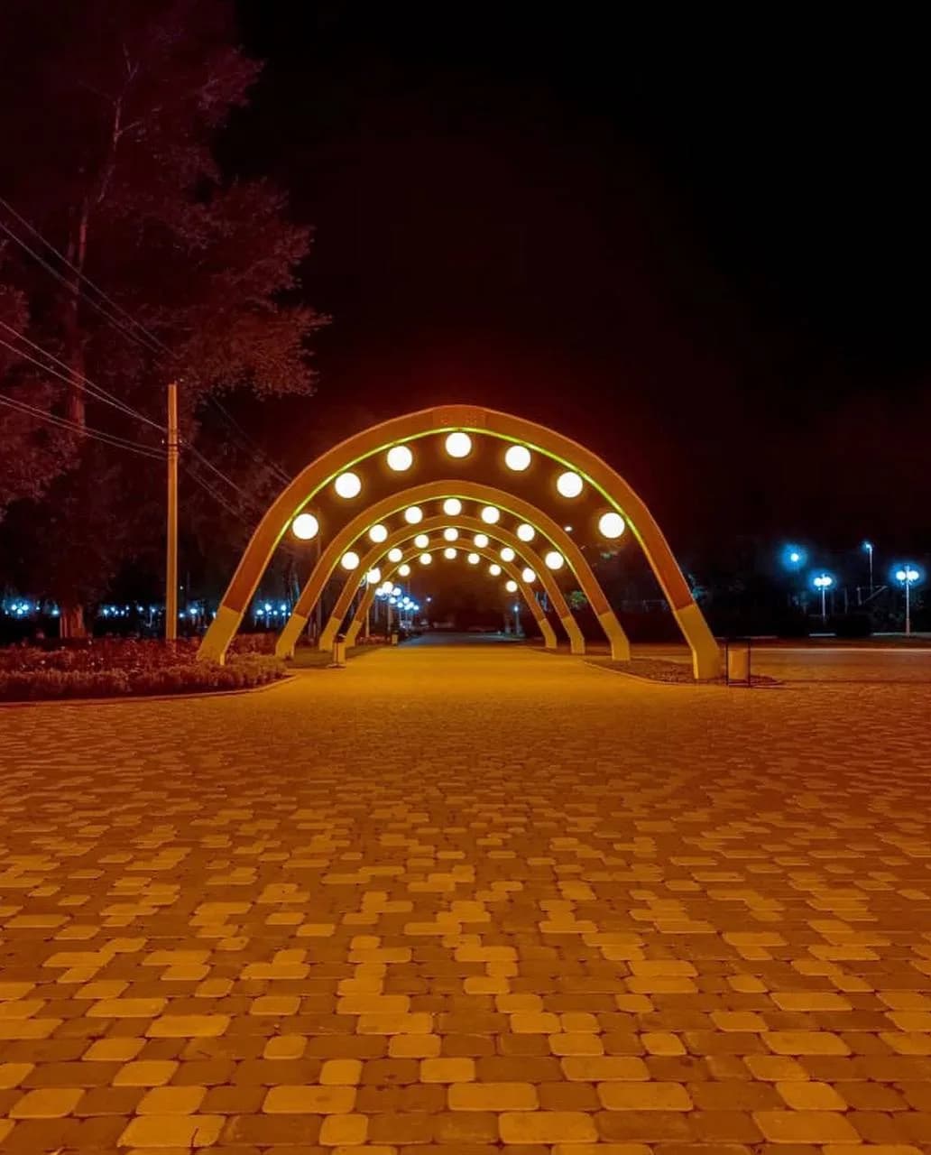 Аллея арок