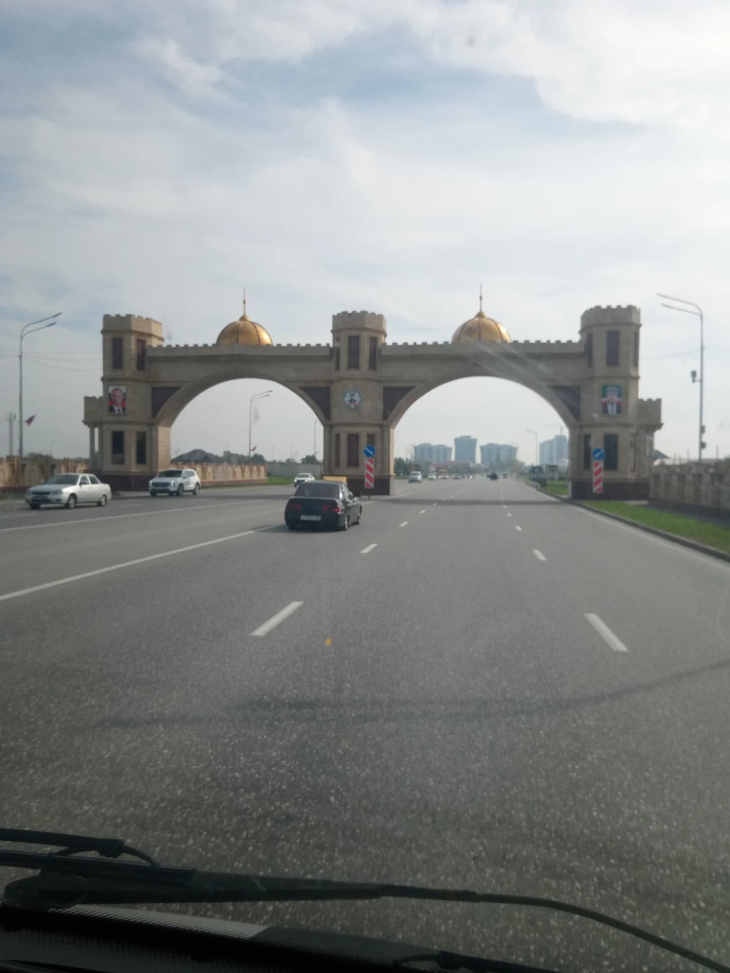 Въездная арка Аргун