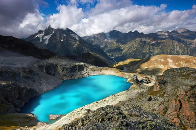 Кратерное озеро — панорама