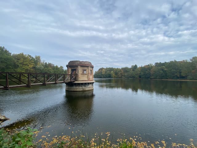 Башенный водосброс