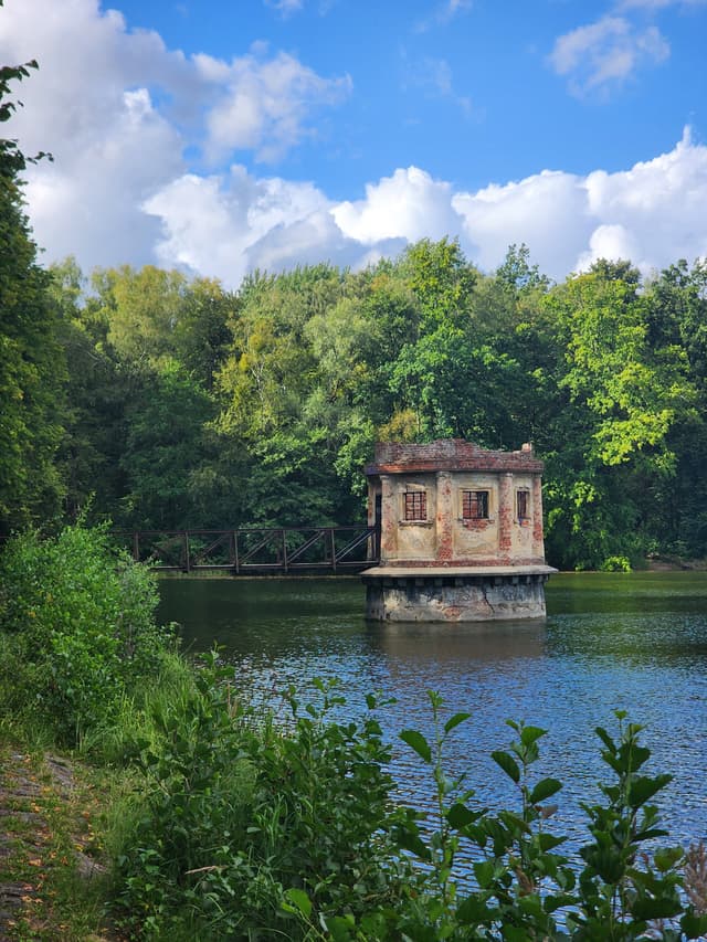 Башенный водосброс