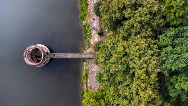 Башенный водосброс