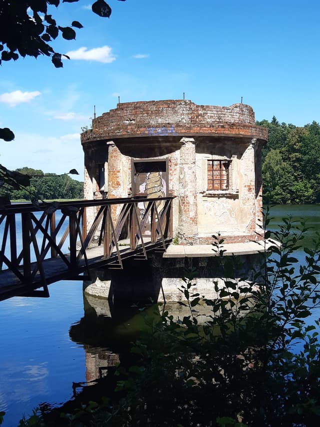 Башенный водосброс