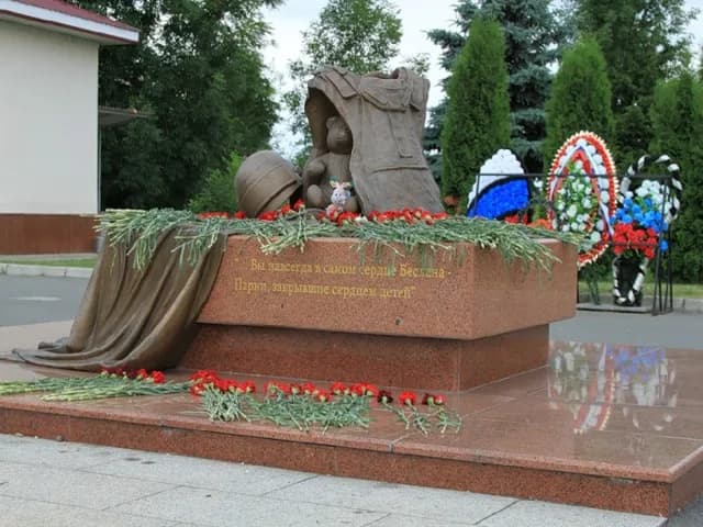 Памятник сотрудникам спецназа («Альфа» и «Вымпел») и спасателям МЧС — окрестности
