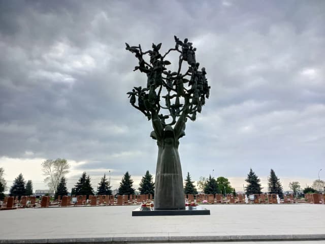 Монумент «Дерево скорби» — что посмотреть