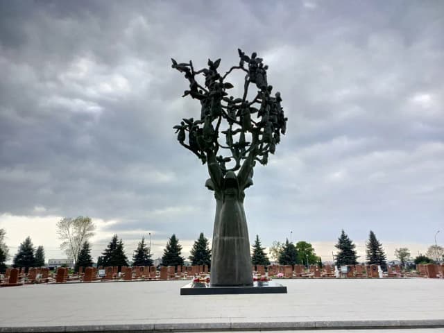 Монумент «Дерево скорби»