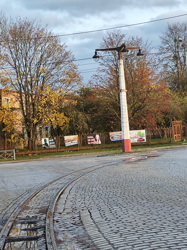 Стела с часами