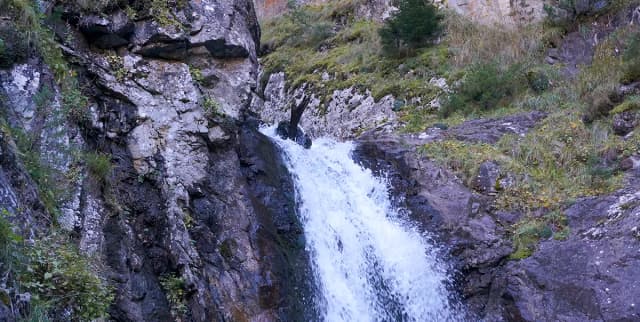 Водопад Шумка — фото изнутри