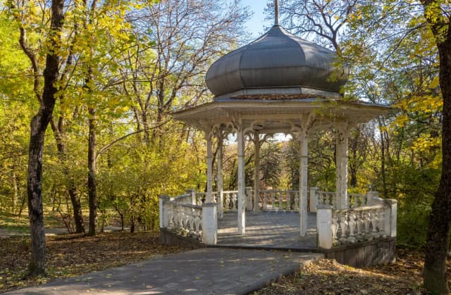 Беседка Случайные встречи — Ессентуки, главное фото