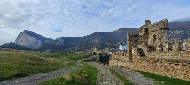 Генуэзская крепость — фото изнутри