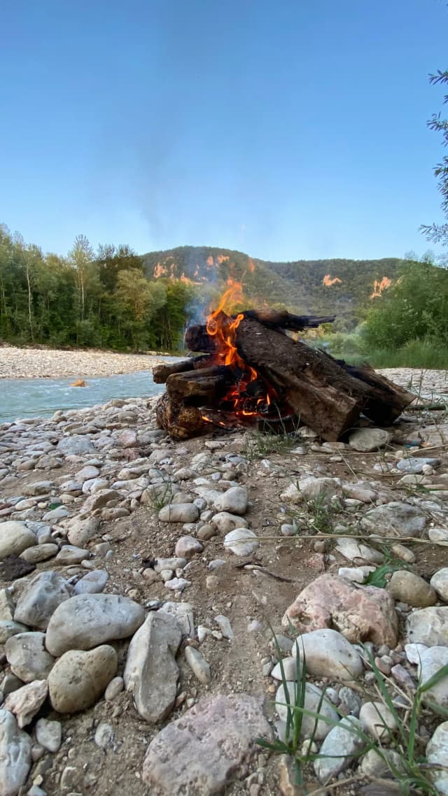 Каменистый пляж