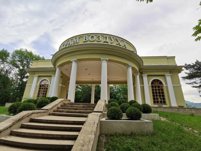 Храм воздуха — окрестности