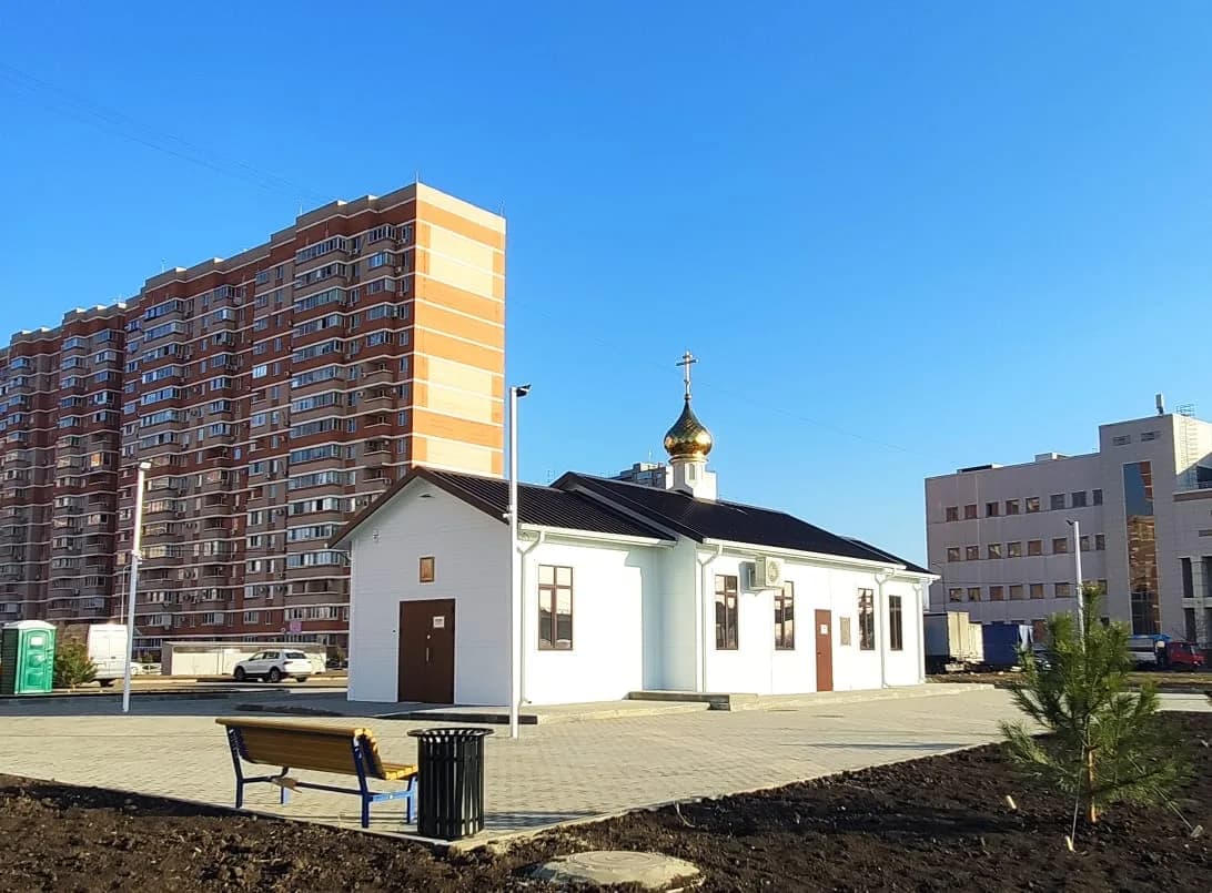 Храм Трех Святителей