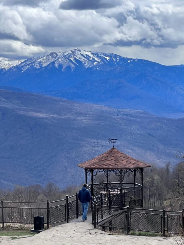 Парящая беседка