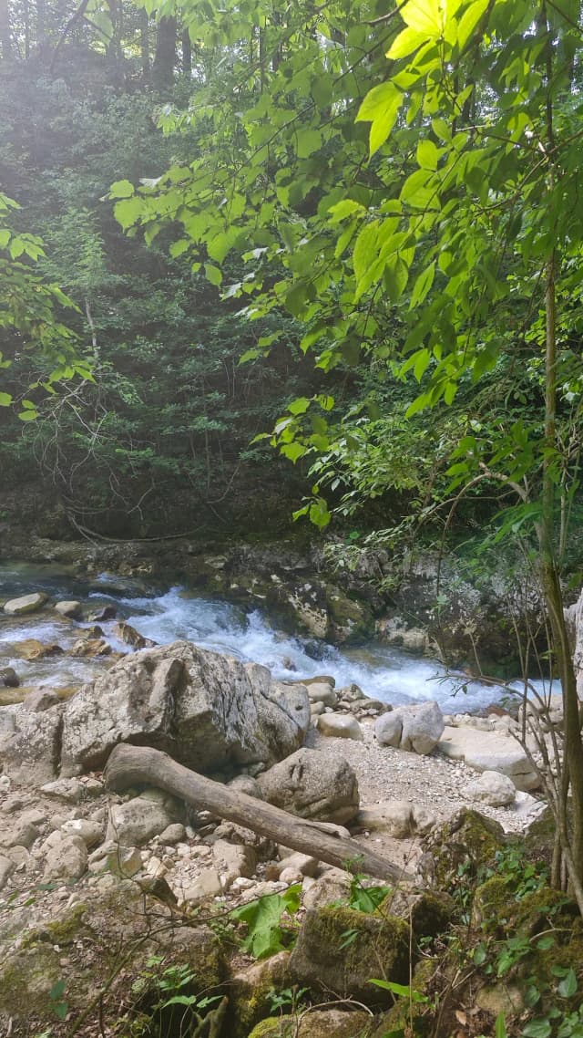 Водопад Шестиметровка