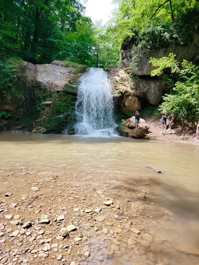 Водопад Шум