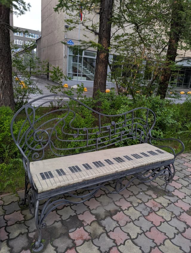 Музыкальная скамейка