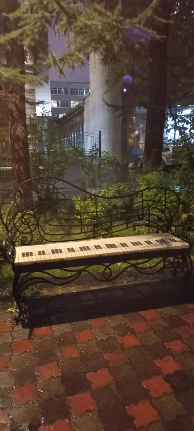 Музыкальная скамейка