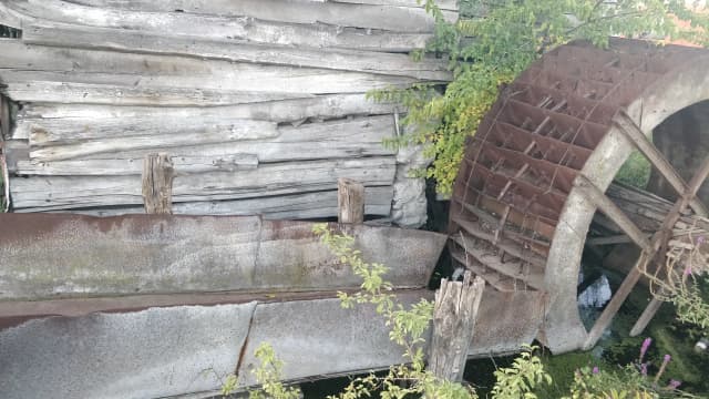 Старая деревянная мельница
