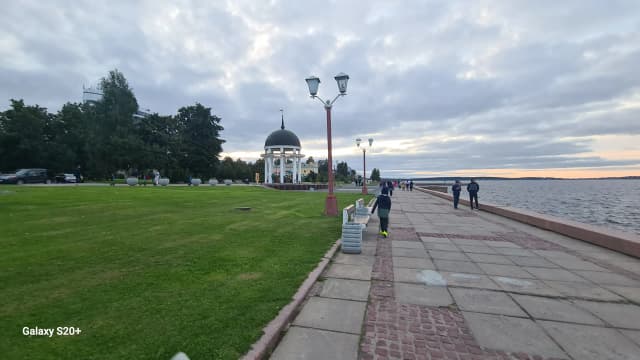 Каменное кресло