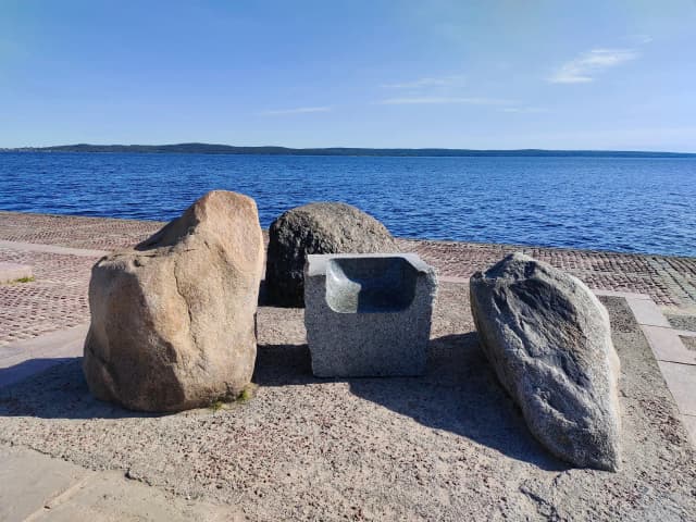Каменное кресло