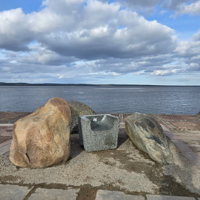 Каменное кресло