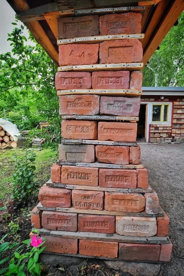 Кирпичный дворик