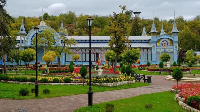 Парк «Цветник» — окрестности
