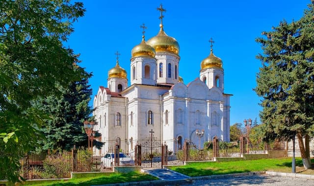 Спасский кафедральный собор — окрестности