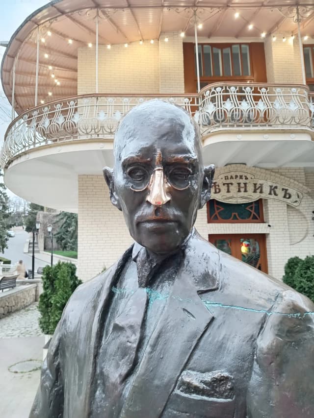 Памятник Кисе Воробьянинову