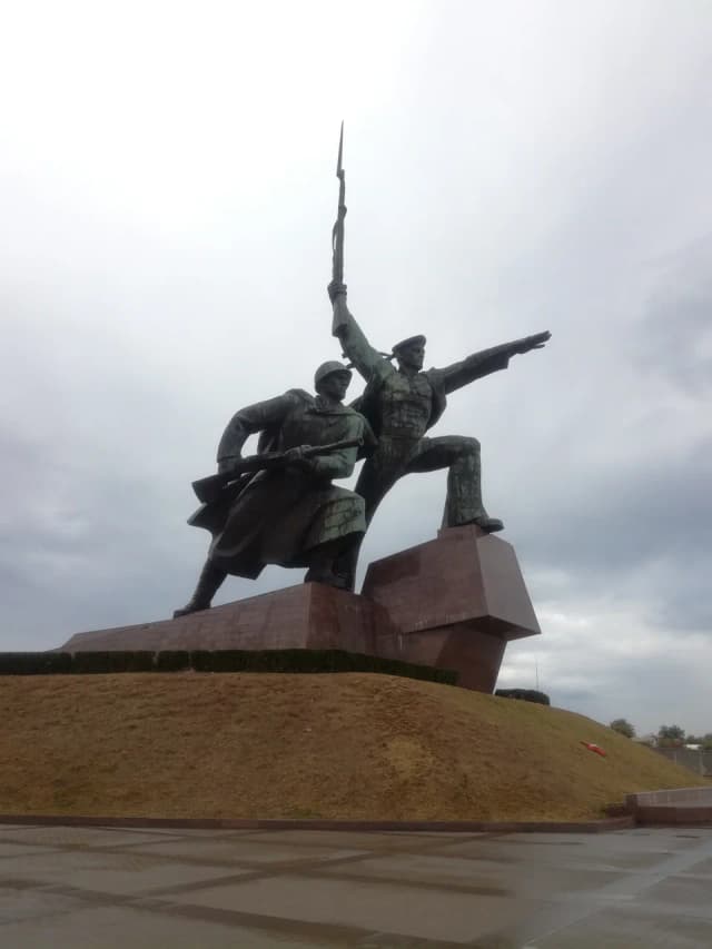 Памятник Матросу и Солдату — что посмотреть