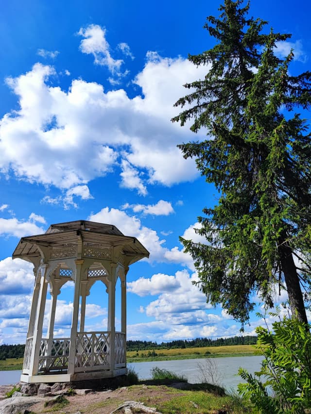 Беседка поцелуев