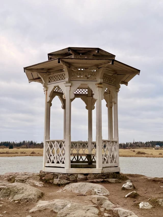 Беседка поцелуев