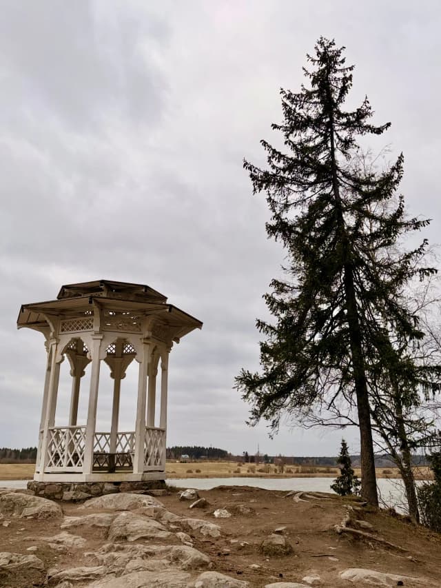 Беседка поцелуев