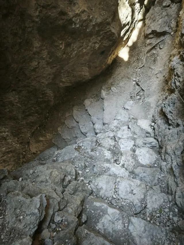 Адамово ложе