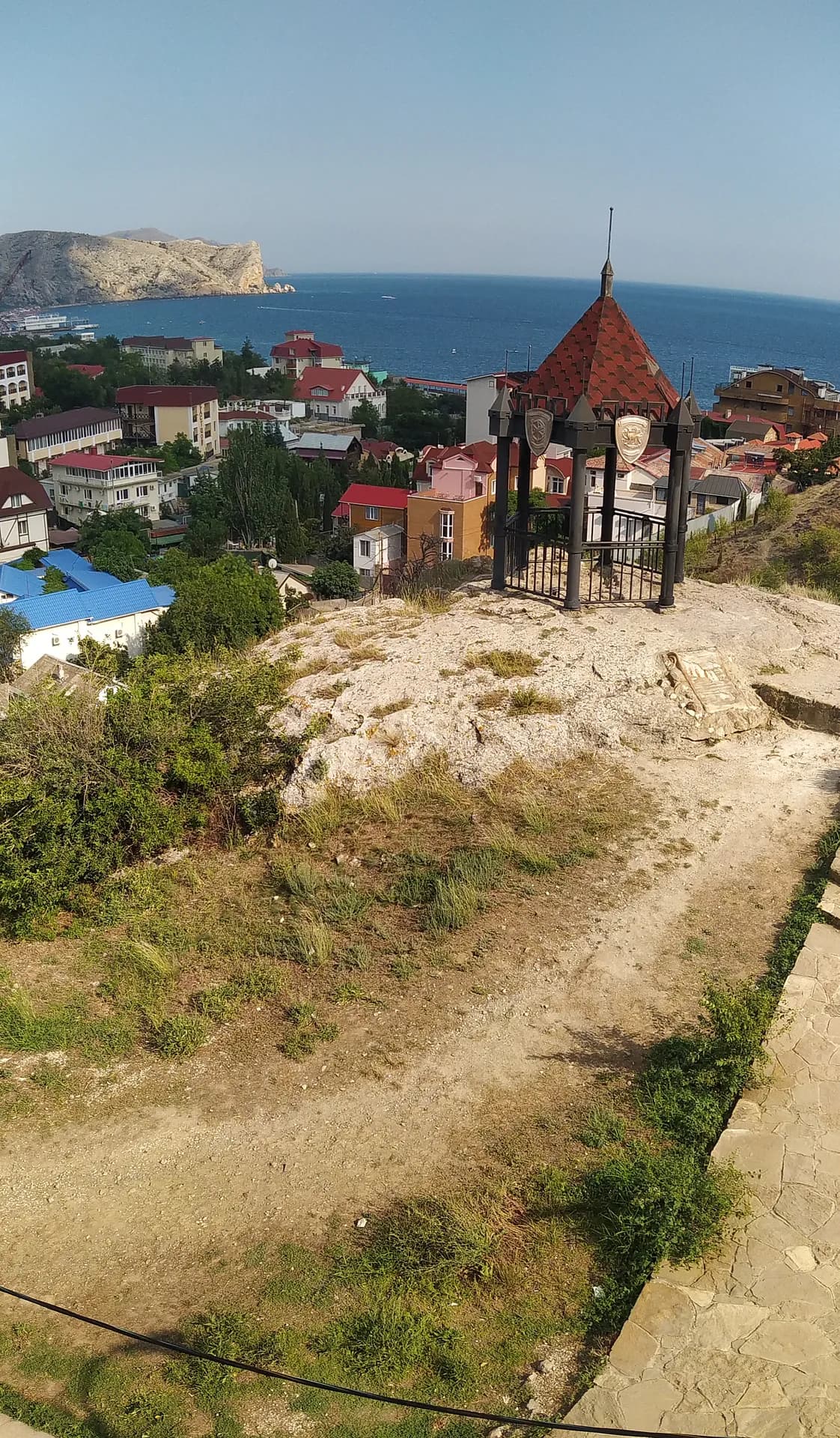 Памятная доска с историей города