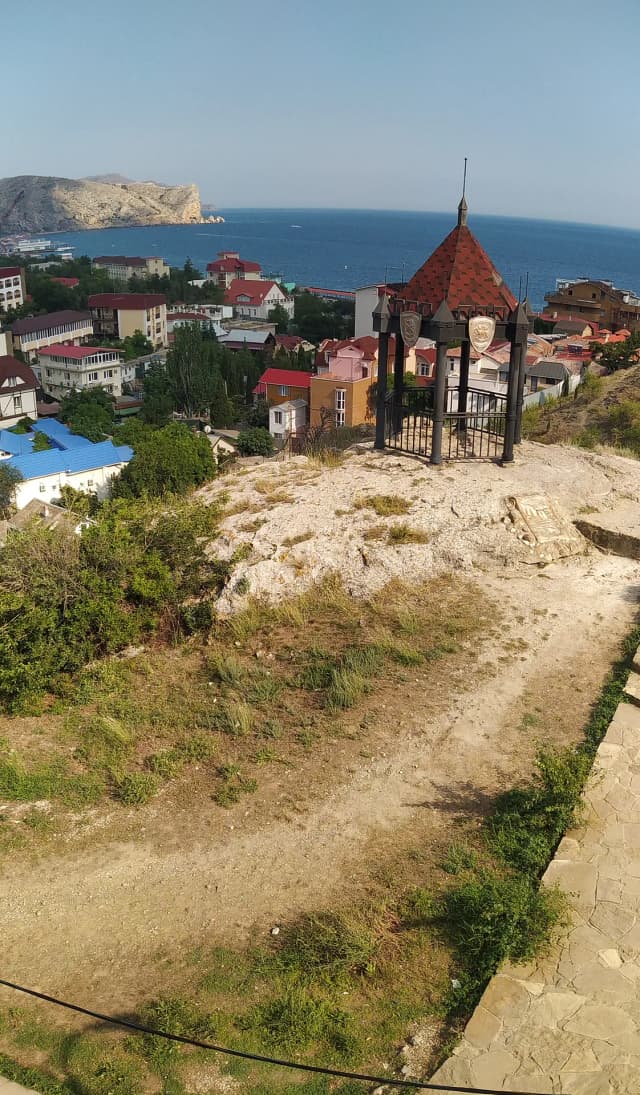 Памятная доска с историей города