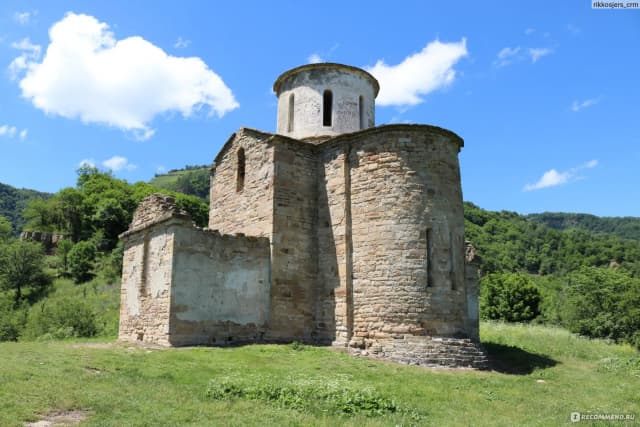 Сентинский храм — окрестности