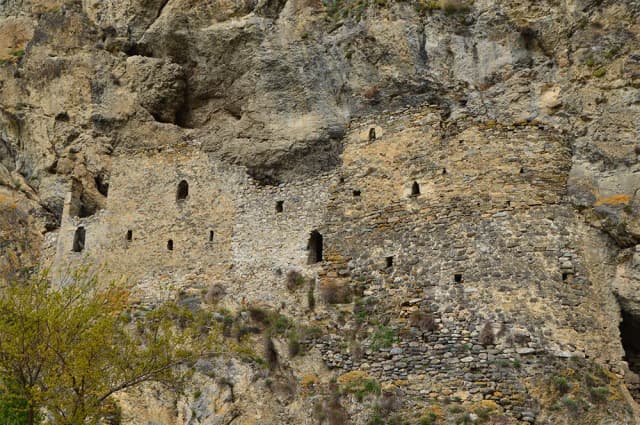 Дзивгисская наскальная крепость — панорама