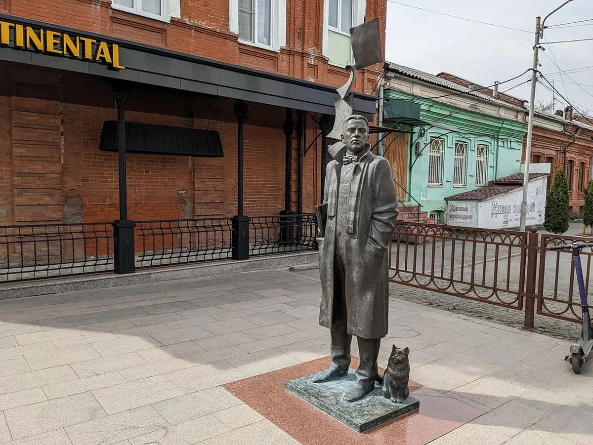 Памятник Михаилу Булгакову