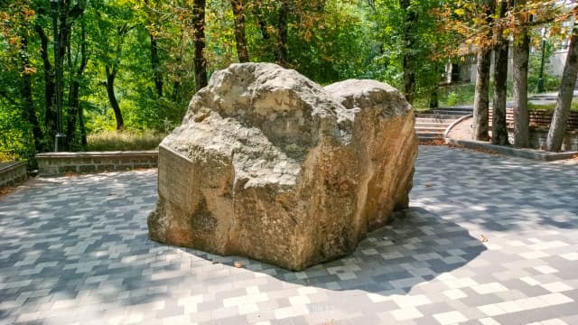Камень желаний в Железноводске — окрестности