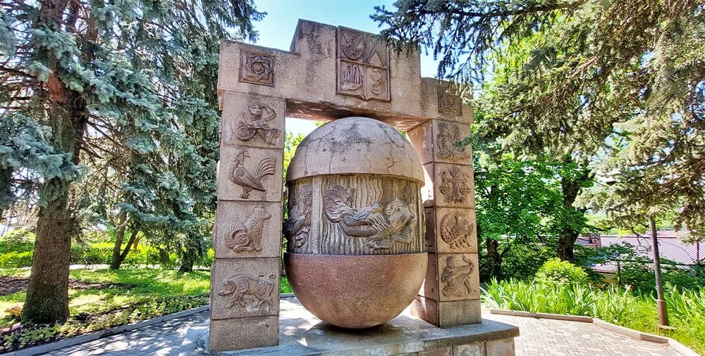 Скульптура Знаки зодиака в Железноводске