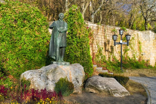 Памятник Лермонтову в Железноводске — панорама