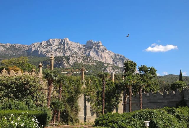 Алупка — вид на Ай-Петри