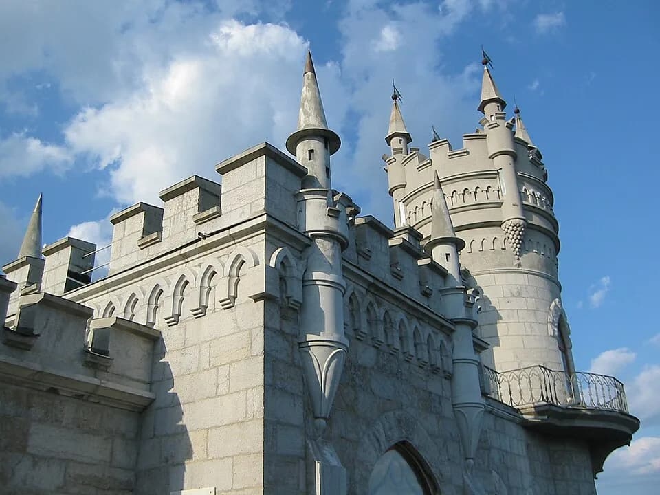 Гаспра — Ласточкино гнездо на скале