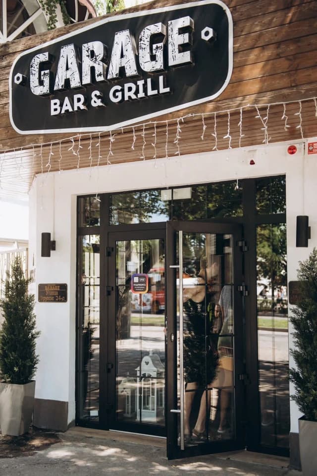 Garage Bar&Grill