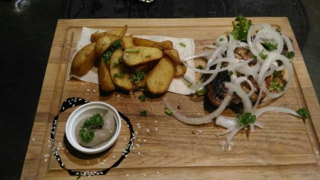Garage Bar&Grill